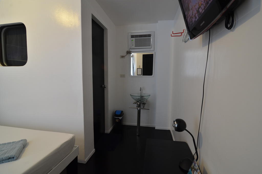 Island Nook Hotel Balabag  Szoba fotó