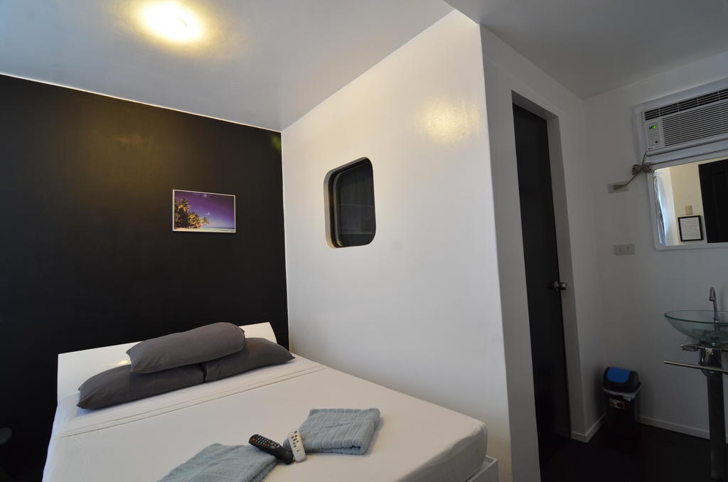 Island Nook Hotel Balabag  Szoba fotó