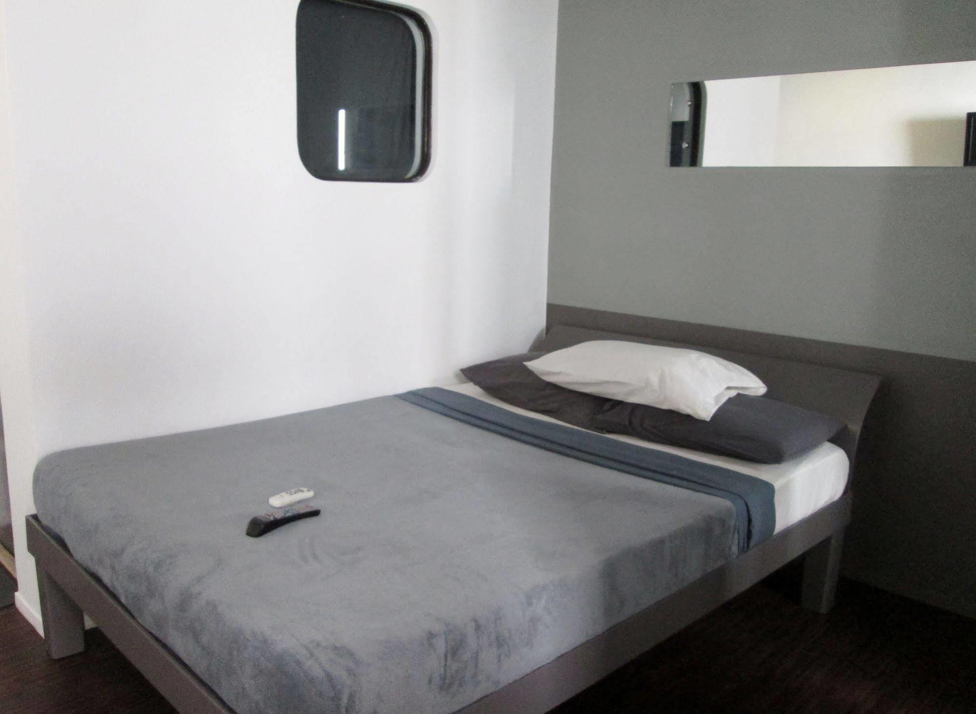 Island Nook Hotel Balabag  Kültér fotó